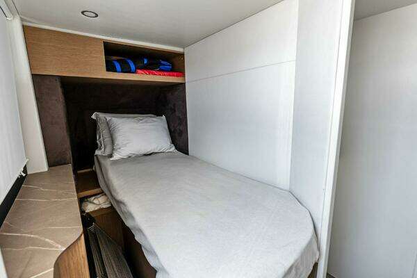 Absolute 52 Fly Yacht For Sale