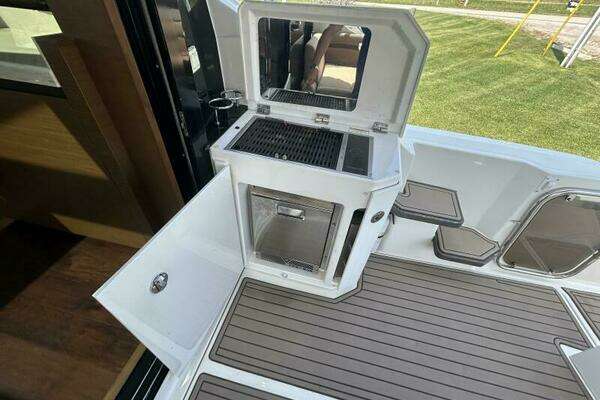 Sea Ray 510 Sundancer Yacht For Sale