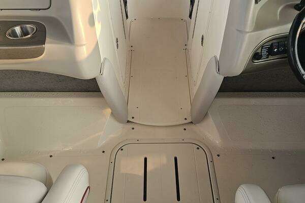 Photo of the 2008 Bryant 233