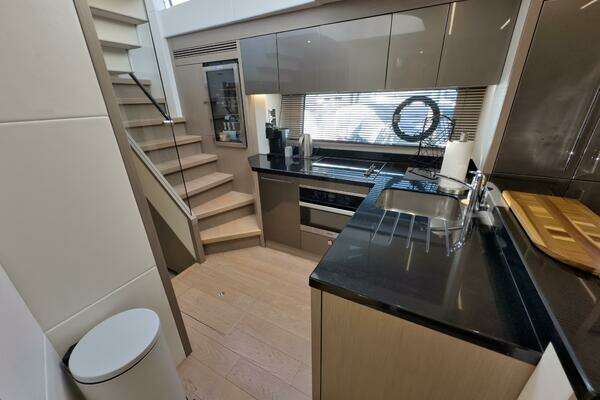 Sunseeker 74 Sport Yacht Yacht For Sale