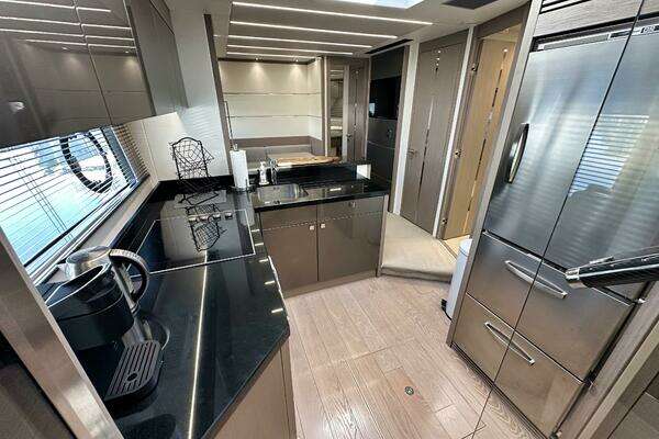 Sunseeker 74 Sport Yacht Yacht For Sale