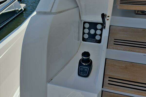 Sunseeker 74 Sport Yacht Yacht For Sale