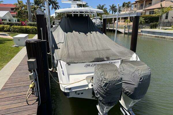 Boston Whaler 330 Outrage Yacht For Sale