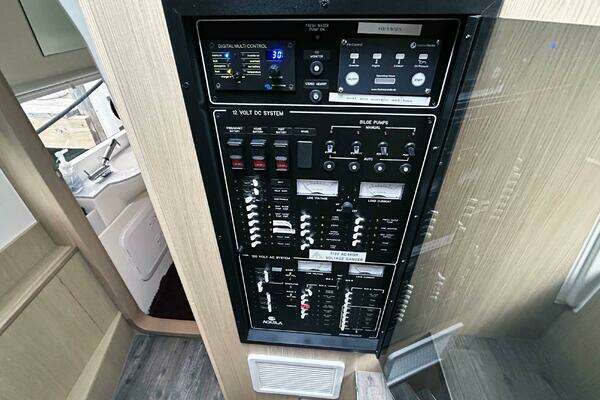 Aquila 36 Yacht For Sale