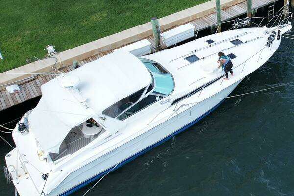 Photo of the 1993 Sea Ray 440 Sundancer