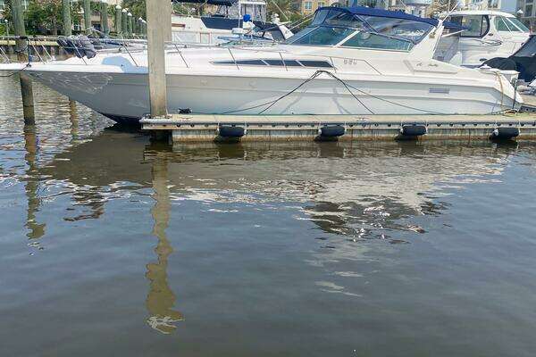 Photo of the 1993 Sea Ray 440 Sundancer