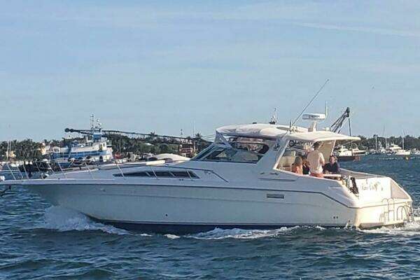 Photo of the 1993 Sea Ray 440 Sundancer