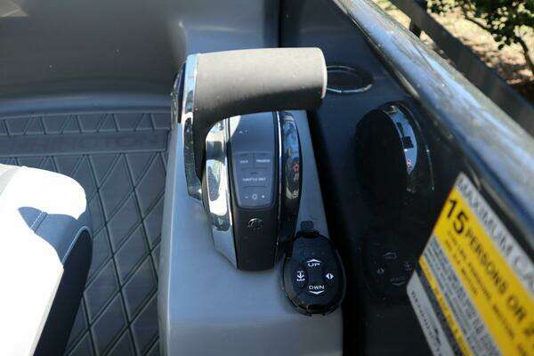 Photo of the 2021 Bennington RX25 Sport