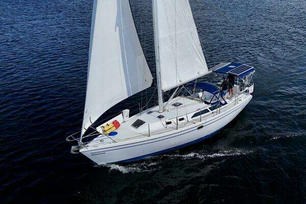 36-ft-Catalina-2000-36 MKII-Midland Ontario Canada yacht for sale