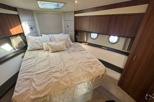 37ft Carver Yacht For Sale