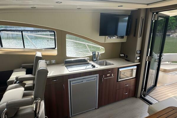 37ft Carver Yacht For Sale