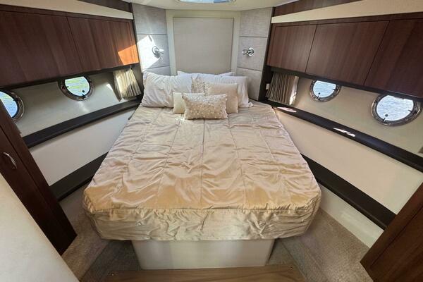 37ft Carver Yacht For Sale