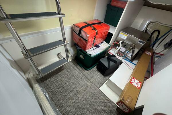 37ft Carver Yacht For Sale