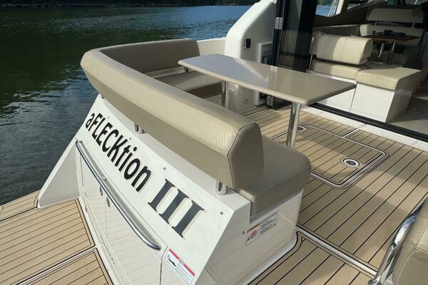 37ft Carver Yacht For Sale