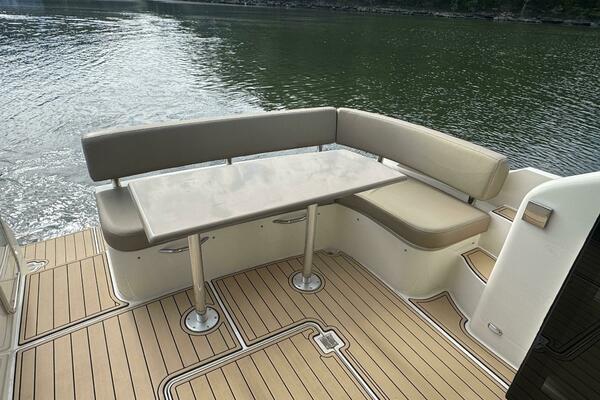 37ft Carver Yacht For Sale