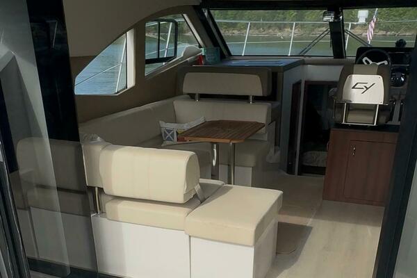 37ft Carver Yacht For Sale