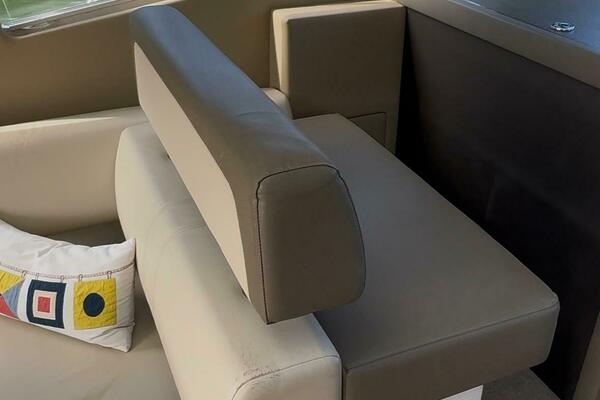 37ft Carver Yacht For Sale