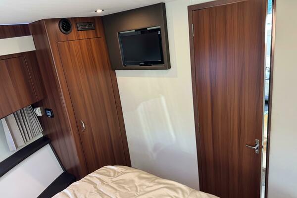 37ft Carver Yacht For Sale