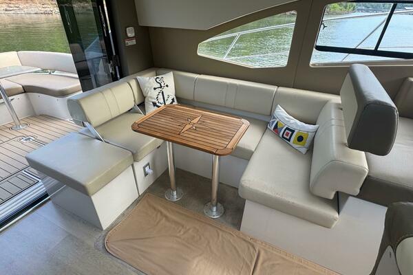 37ft Carver Yacht For Sale