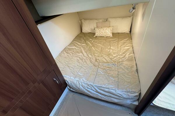 37ft Carver Yacht For Sale