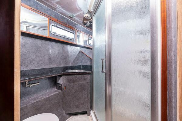 86ft Catamaran Yacht For Sale