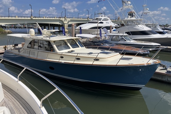 2013 Hinckley 48