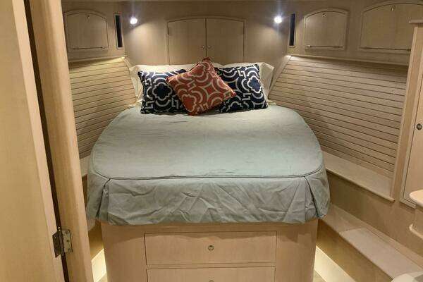 Photo of the 2013 Hinckley Talaria "Zephyr"