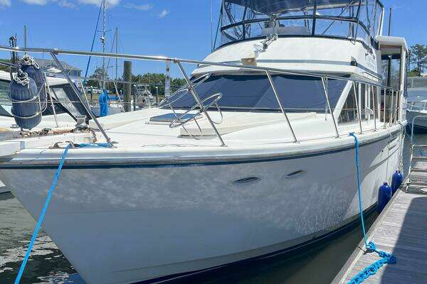 Photo of the 1990 Jefferson 43 Sundeck "Camp Sheila"