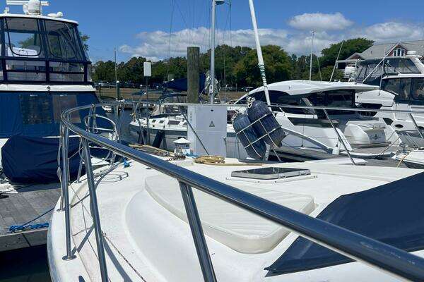 Photo of the 1990 Jefferson 43 Sundeck "Camp Sheila"