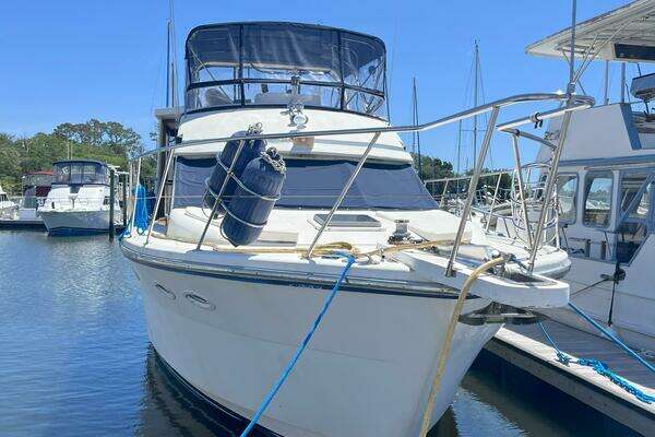 Photo of the 1990 Jefferson 43 Sundeck "Camp Sheila"