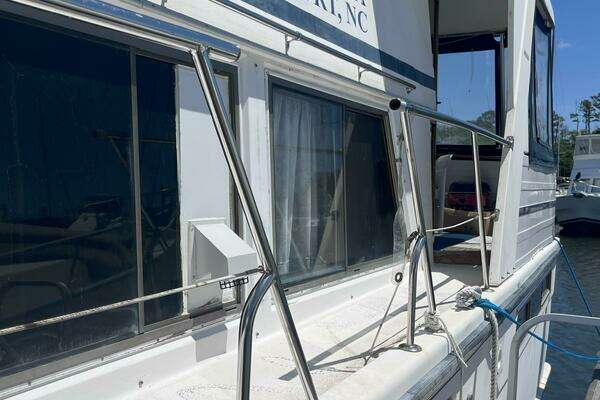 Photo of the 1990 Jefferson 43 Sundeck "Camp Sheila"