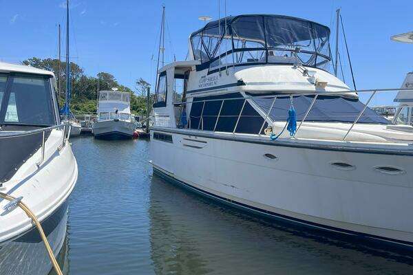 Photo of the 1990 Jefferson 43 Sundeck "Camp Sheila"