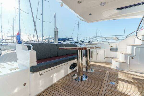 Azimut 60 Flybridge Yacht For Sale