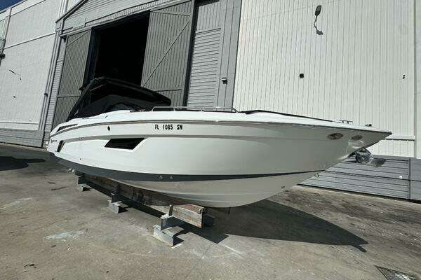 2019 Cruisers Yachts 34