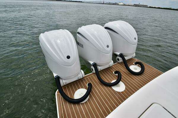 Regulator Center Console Yacht For Sale