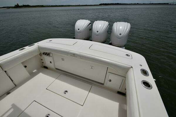 Regulator Center Console Yacht For Sale
