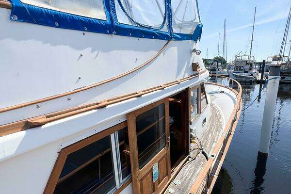 43-ft-Albin-1987-43 Sundeck-FEELIN' FROGGY-New Bern North Carolina United States yacht for sale