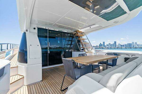 Ferretti Yachts 670 Yacht For Sale