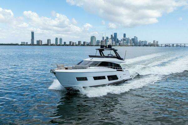 2023 Ferretti Yachts 67