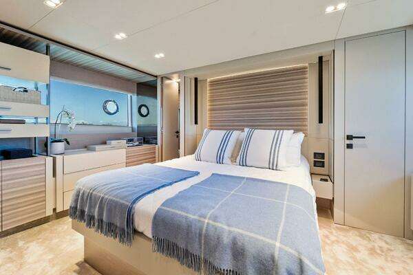 Ferretti Yachts 670 Yacht For Sale