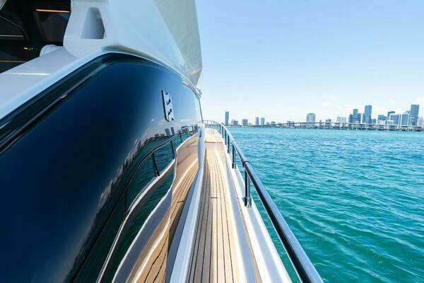 Ferretti Yachts 670 Yacht For Sale