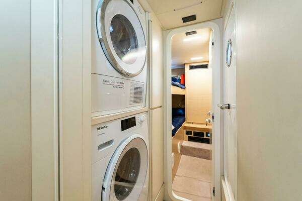 Ferretti Yachts 670 Yacht For Sale