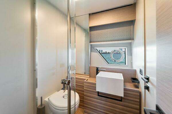 Ferretti Yachts 670 Yacht For Sale