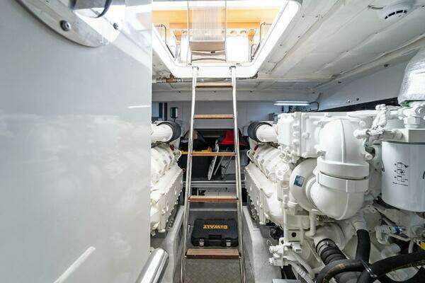 Ferretti Yachts 670 Yacht For Sale