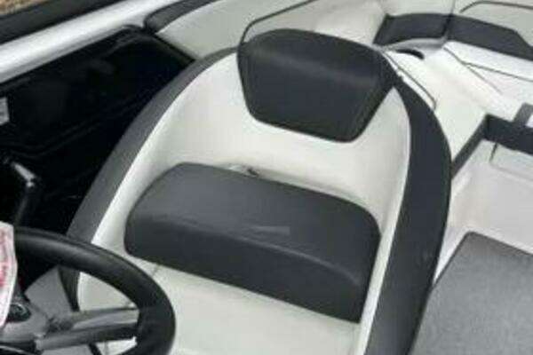 Photo of the 2018 Yamaha Boats SX210