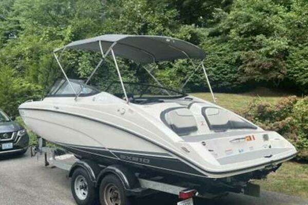 Photo of the 2018 Yamaha Boats SX210
