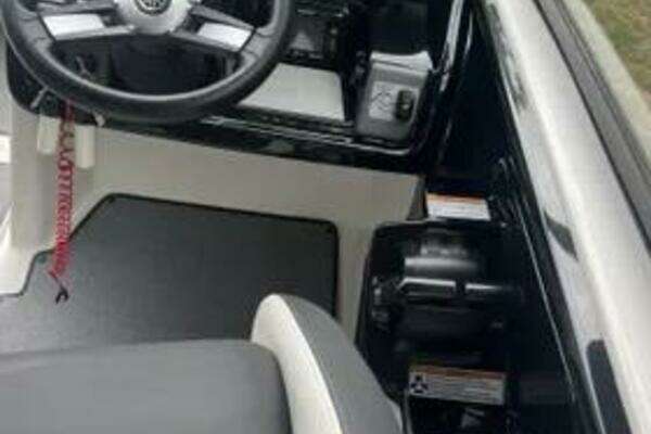 Photo of the 2018 Yamaha Boats SX210