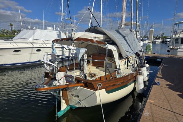 Little Wing 28ft Sam L  Morse Yacht For Sale