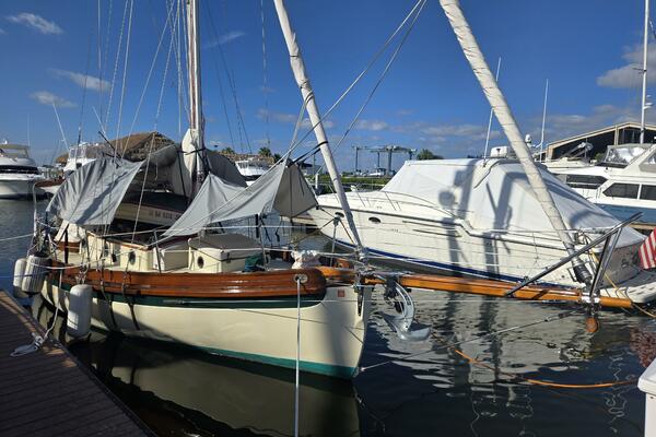 Little Wing 28ft Sam L  Morse Yacht For Sale