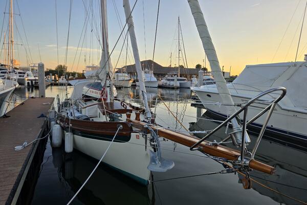 Little Wing 28ft Sam L  Morse Yacht For Sale